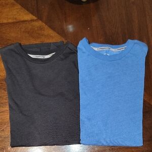 2 Oakley Short Sleeve Tees Black and Blue Size XL